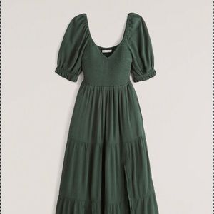 Abercrombie short sleeved smocked midi dress size xs with slit green